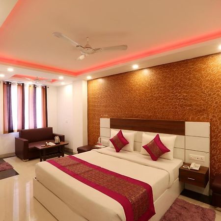 Hotel Classic New Delhi Exterior photo