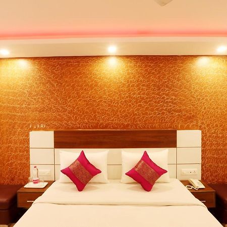 Hotel Classic New Delhi Exterior photo