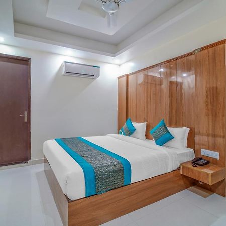 Hotel Classic New Delhi Exterior photo
