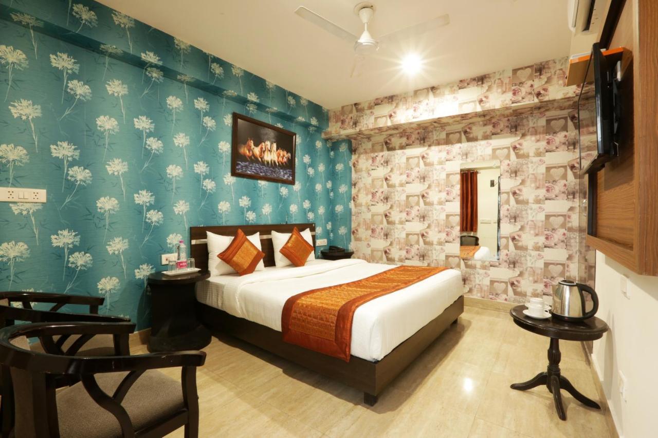 Hotel Classic New Delhi Exterior photo
