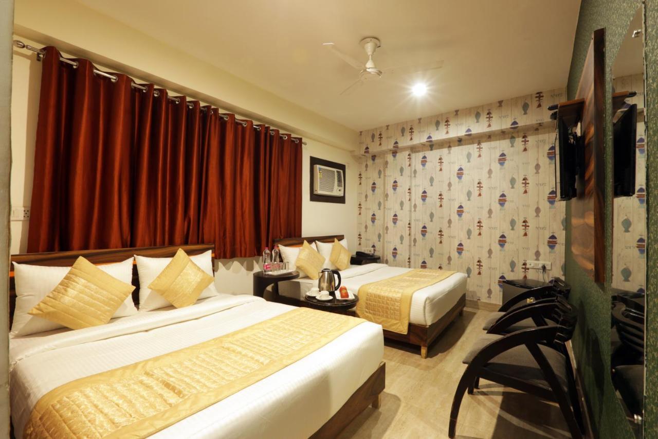 Hotel Classic New Delhi Exterior photo