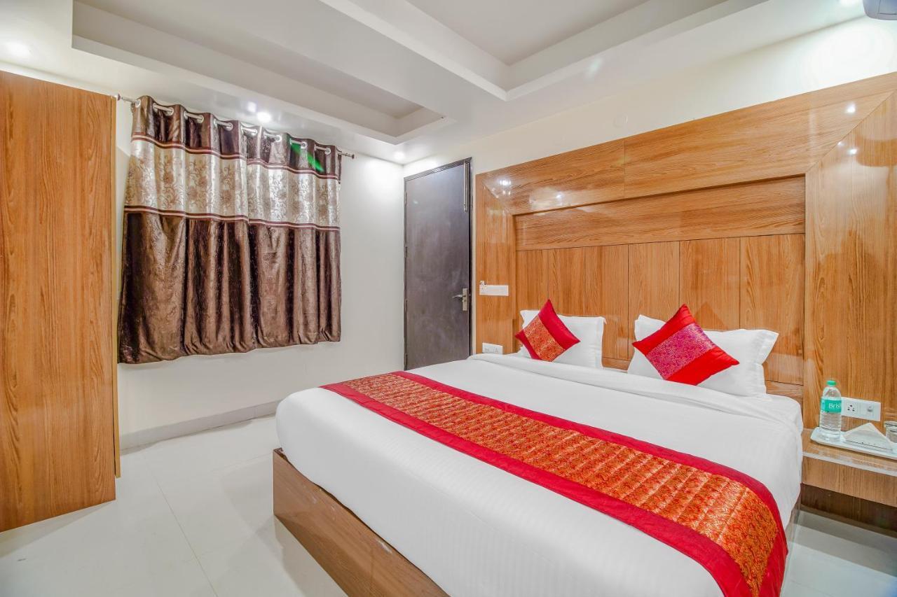 Hotel Classic New Delhi Exterior photo