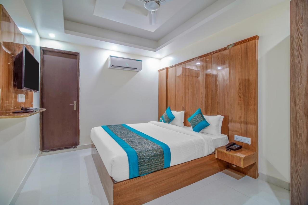 Hotel Classic New Delhi Exterior photo