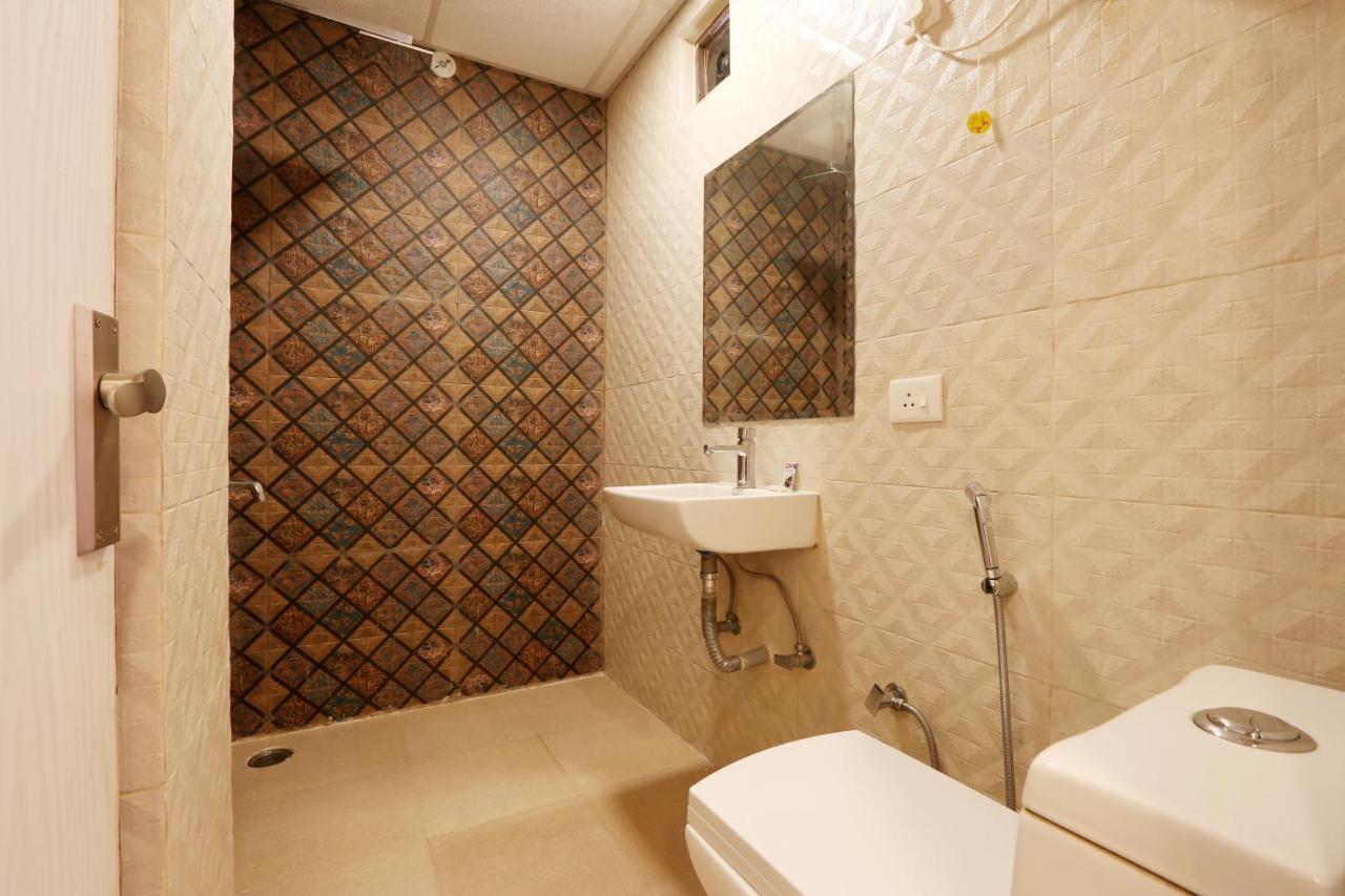 Hotel Classic New Delhi Exterior photo